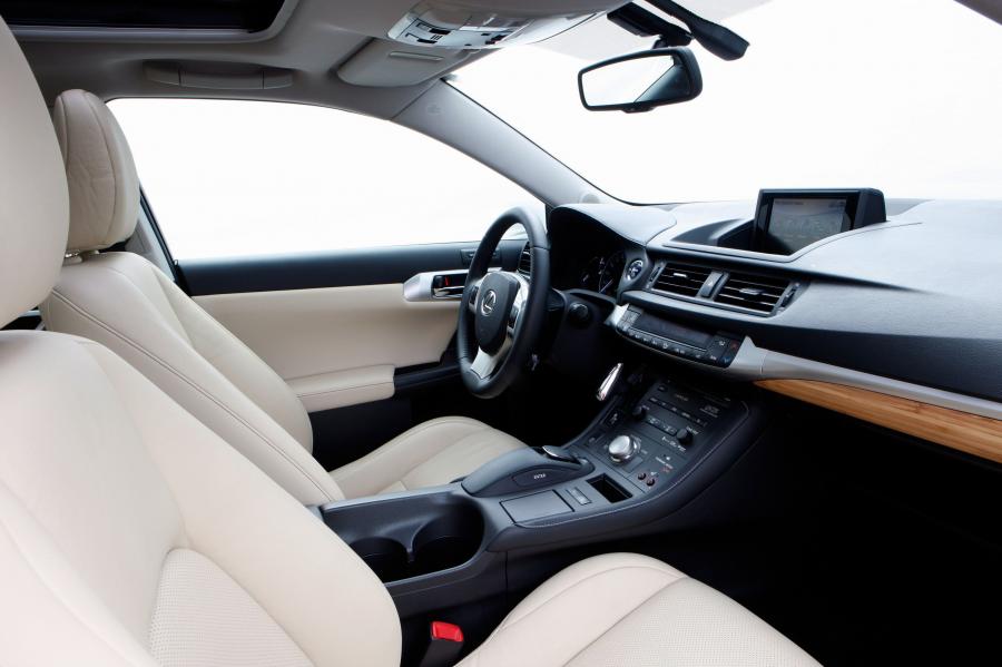 Lexus CT200h 2010 года  (фото 91 из 266)